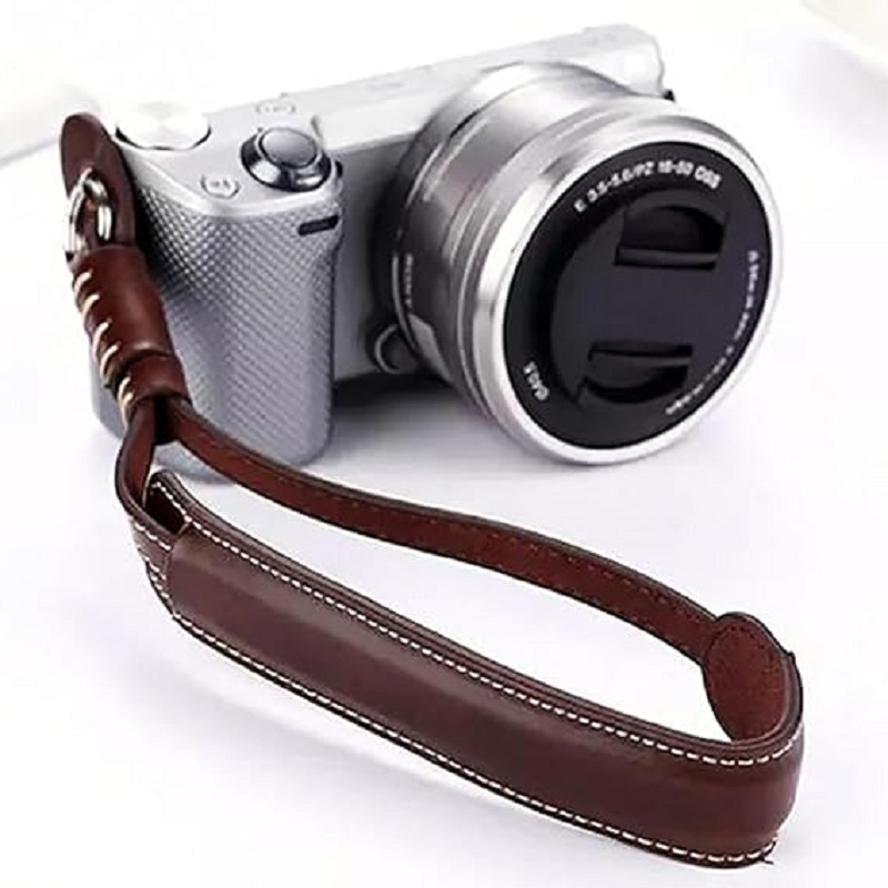 Cinturino da polso per fotocam - Camera Strap Leather recensione e prezzo